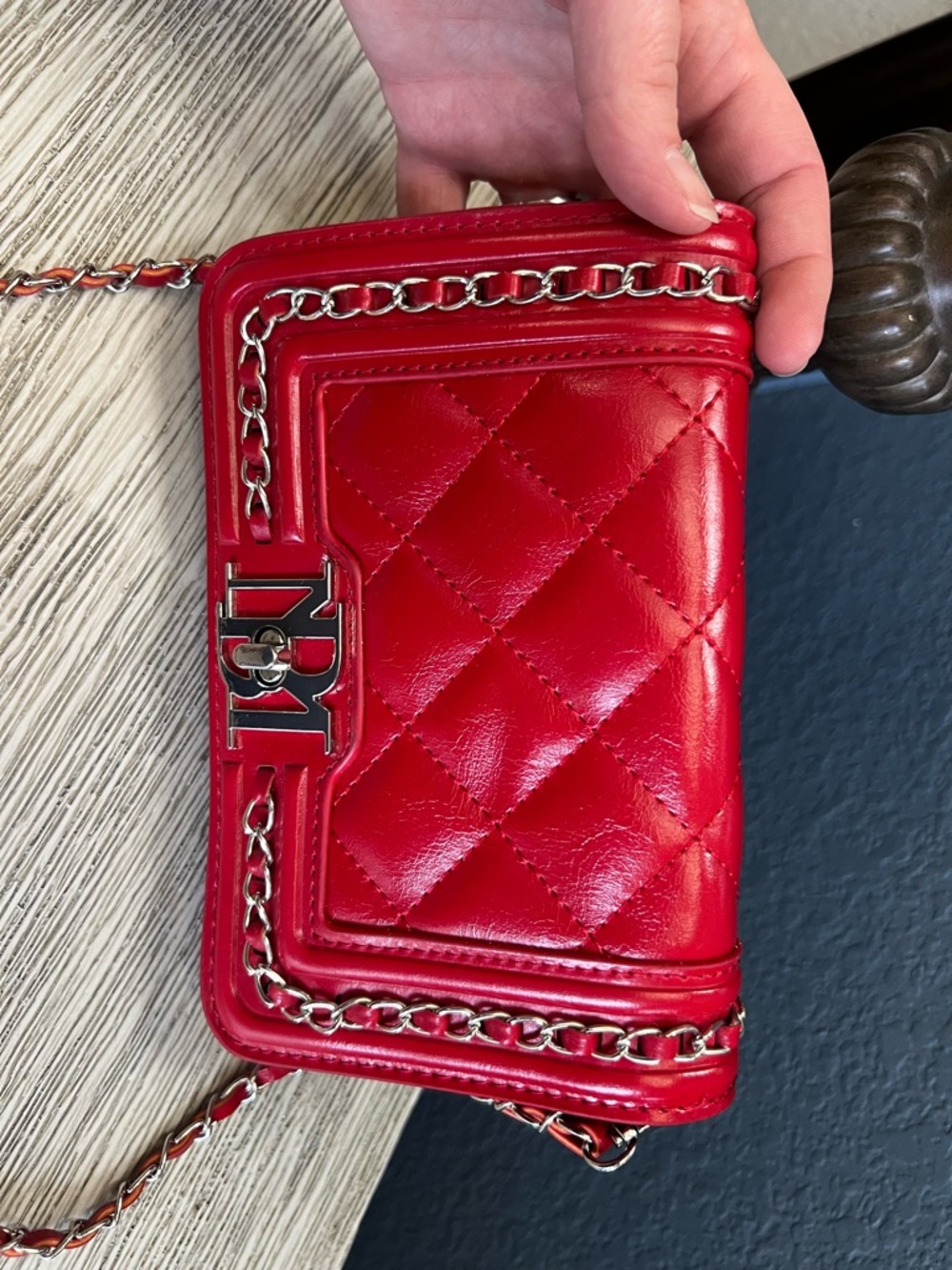 Badgley Mischka Red Quilted Chain Crossbody Bag EUC - Picture 3 of 13